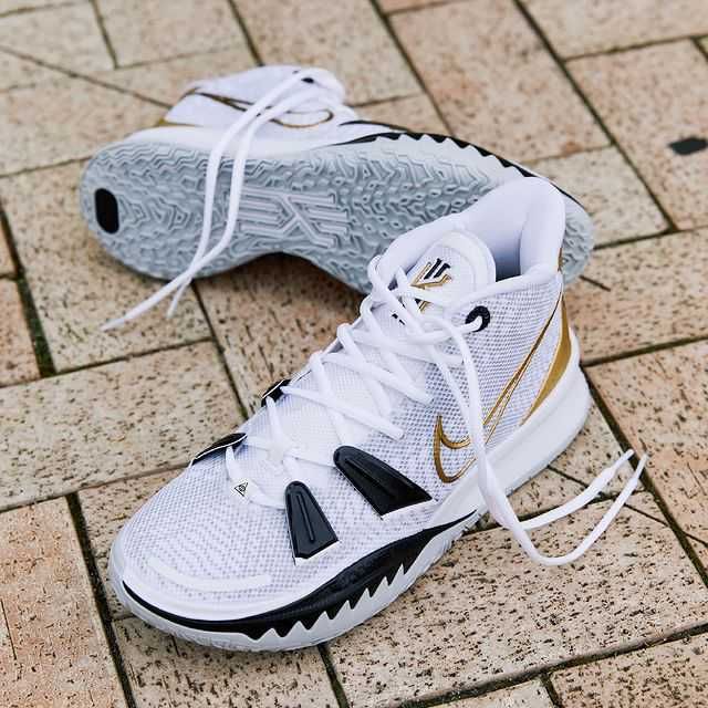 カイリー1 デューク 27.0 アンタ カイリー・アービング カイ1