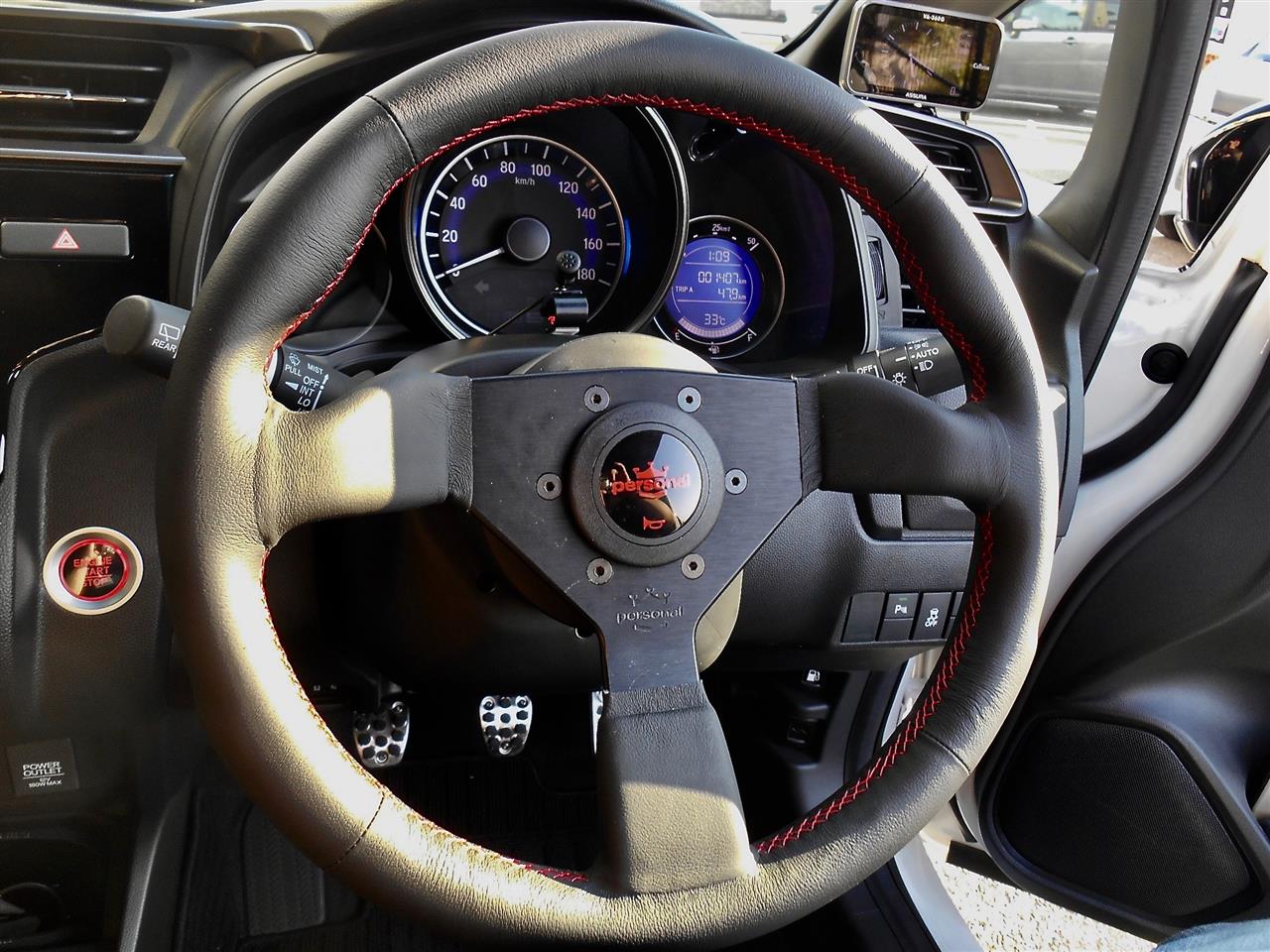 ステアリング交換。MOMO、ナルディ、パーソナル、どれがお好み