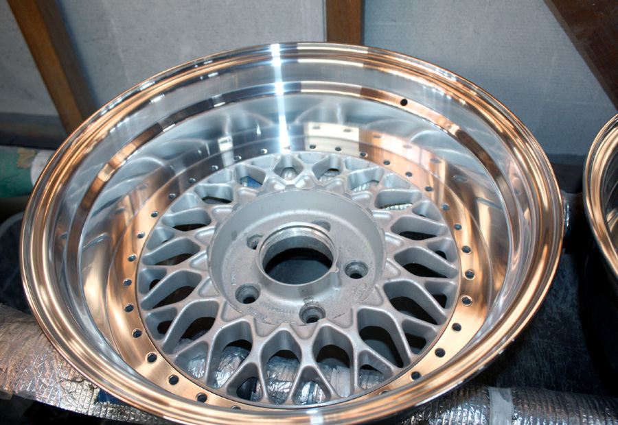 BBS-RS16インチ スーパーミラーバレル研磨からレッドポリッシュ