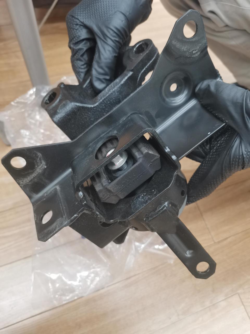 スズキ(純正) エンジンマウント(左) (再レビュー)のパーツレビュー