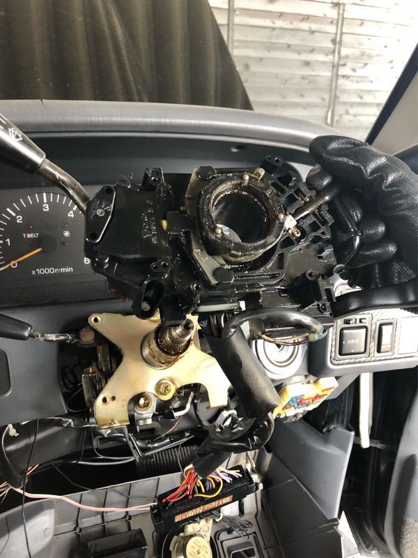 ハイビーム 接触不良・コンビネーションスイッチ交換（トヨタ