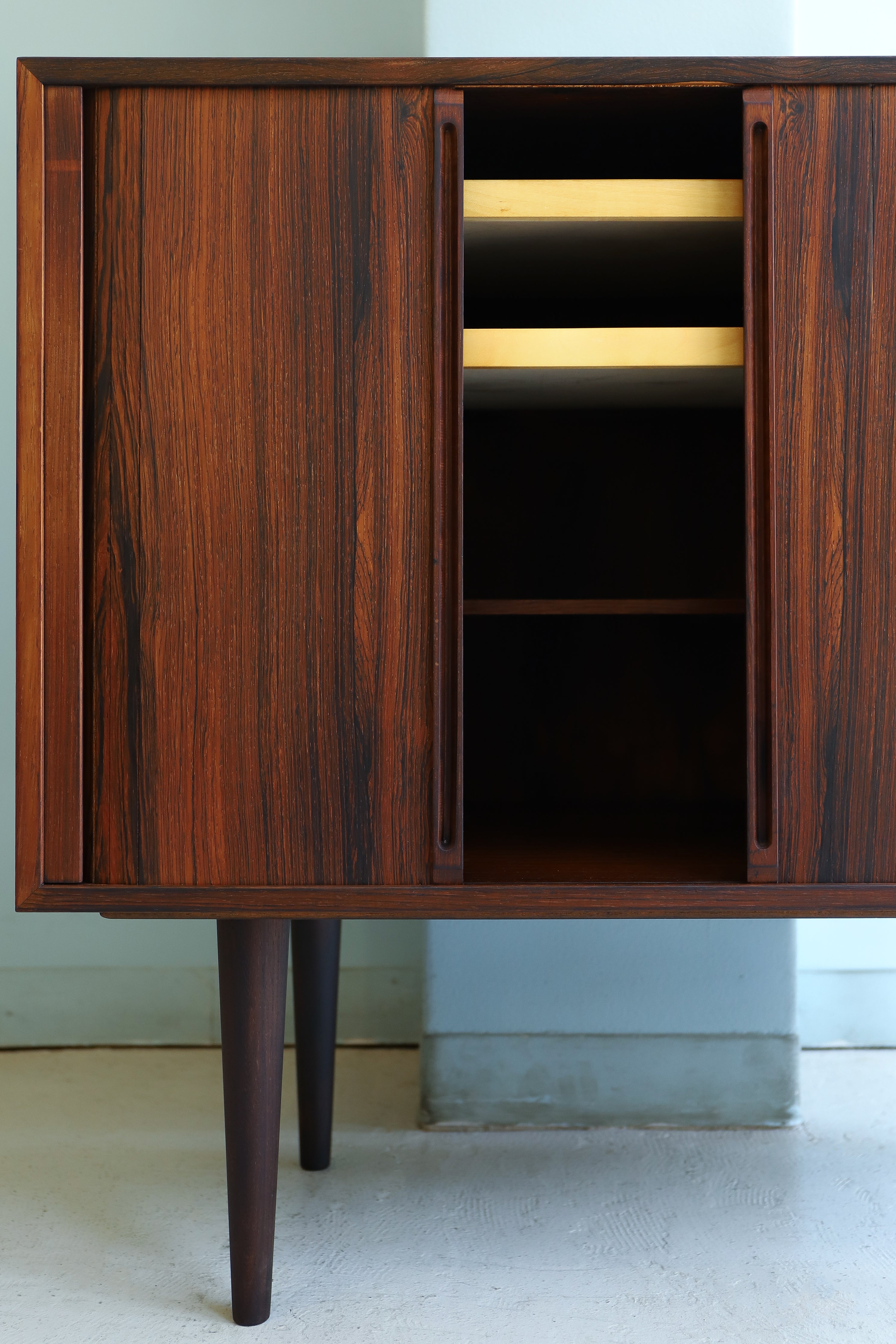 カイ・クリスチャンセン キャビネット 蛇腹扉 ローズウッド材