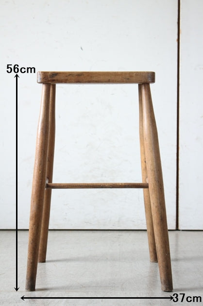シンプルな立ち姿のハイスツール（高さ56cm） イギリスのアンティーク