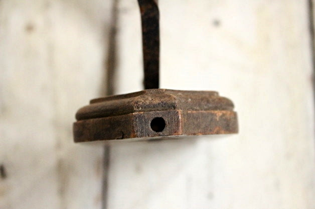 アイアンワークが素敵なシングルフック（壁付き） フランス