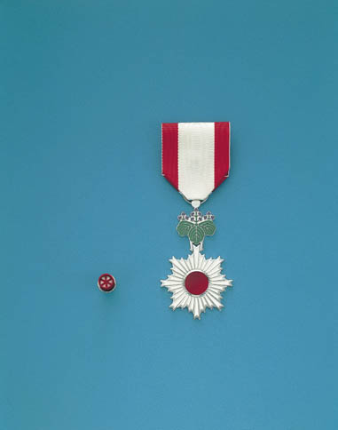 旭日小綬章(きょくじつしょうじゅしょう)」の意味や使い方 わかり