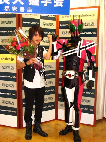 画像・写真 | 仮面ライダークウガ・村井良大の1st写真集イベントに