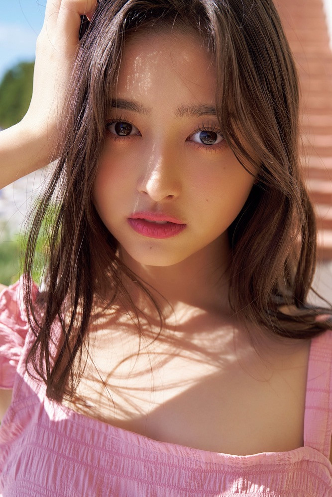 乃木坂46井上和、彼女感あふれる寝そべりショット「なんて透明感