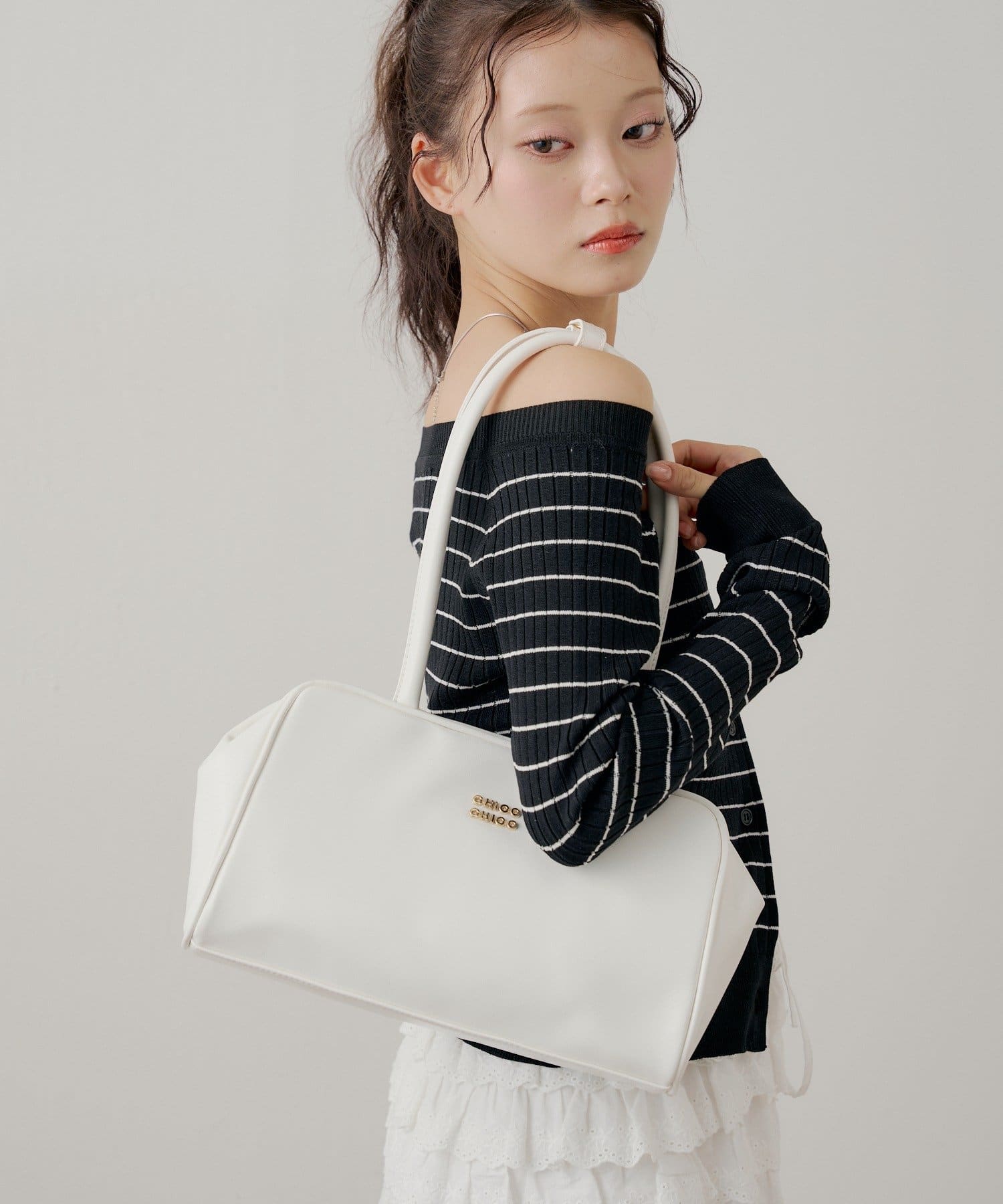 ロゴプレート付き横長ボストンバッグ | Chico(チコ)レディース | PAL