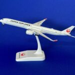 BJQ2052 JAL / 日本航空 A350-1000 JA01WJ 初号機 A350-1000 赤いロゴ