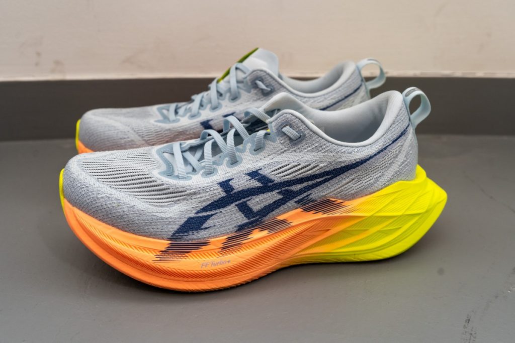 アシックス スーパーブラスト マラソン ランニング ジョギング