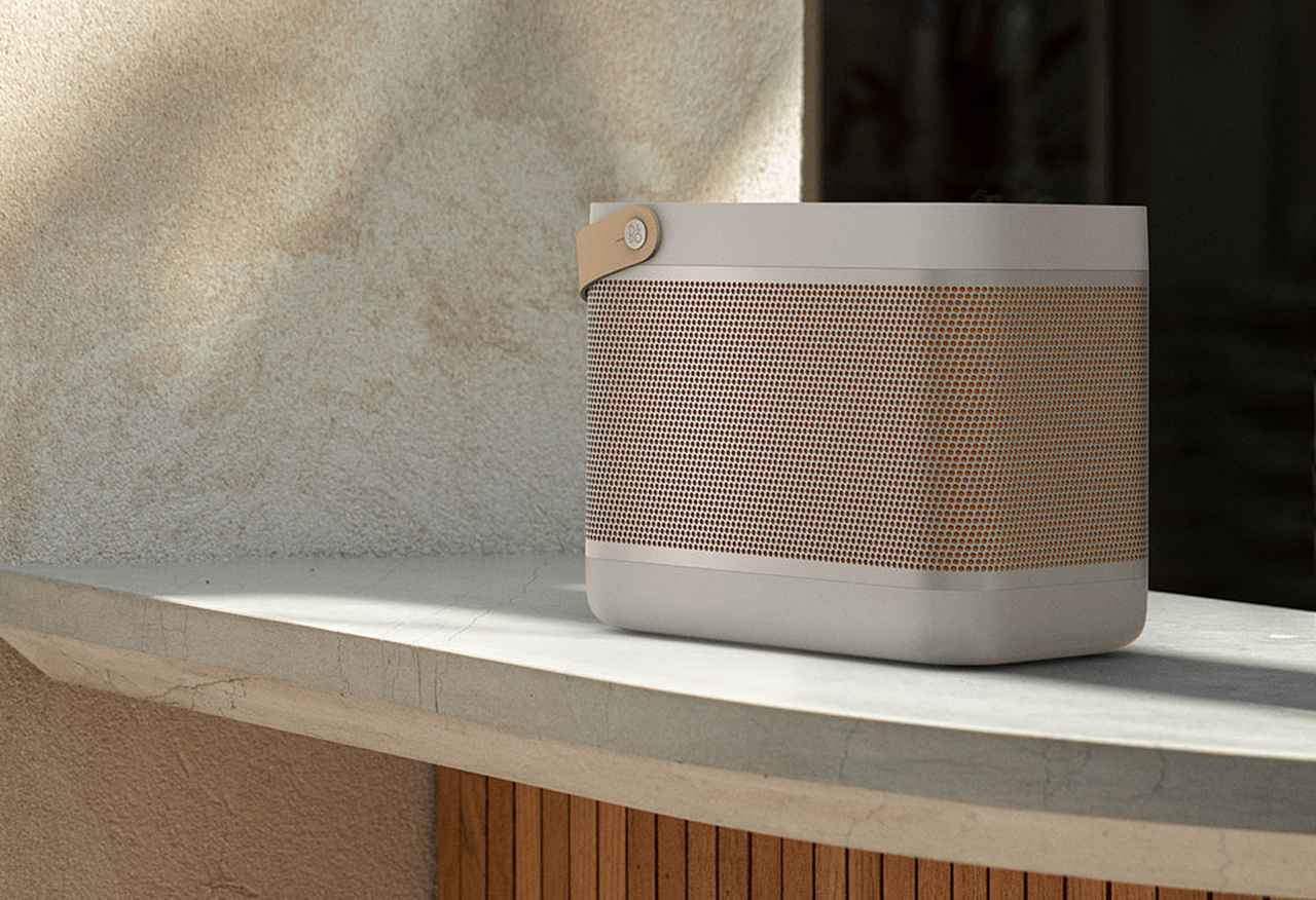 Bang & Olufsenが「Beolit 20」を発表。手軽に持ち歩けるサイズで