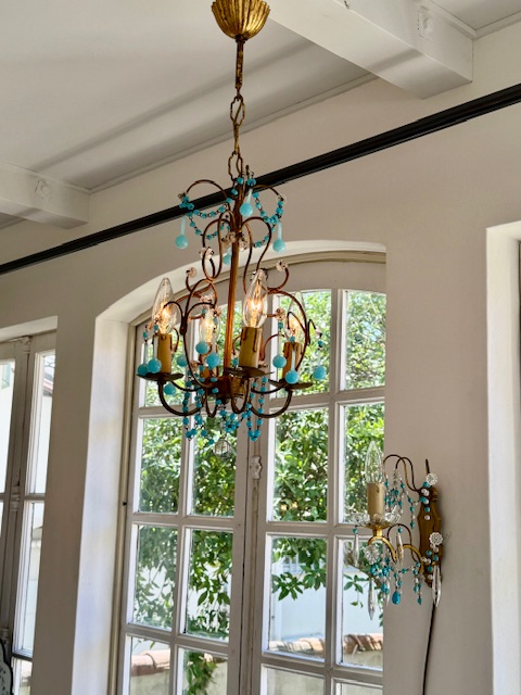 ブルーオパリンヌガラスの4灯シャンデリア | フランスアンティーク