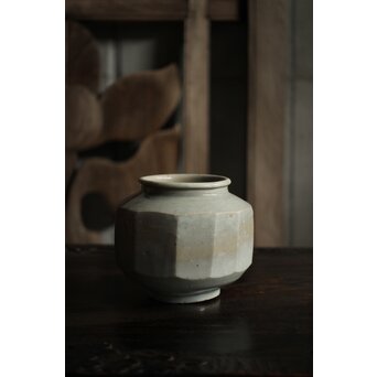 朝鮮李朝 白磁面取壺 P522｜骨董店 のびる 古美術 骨董 和風建具 蔵戸