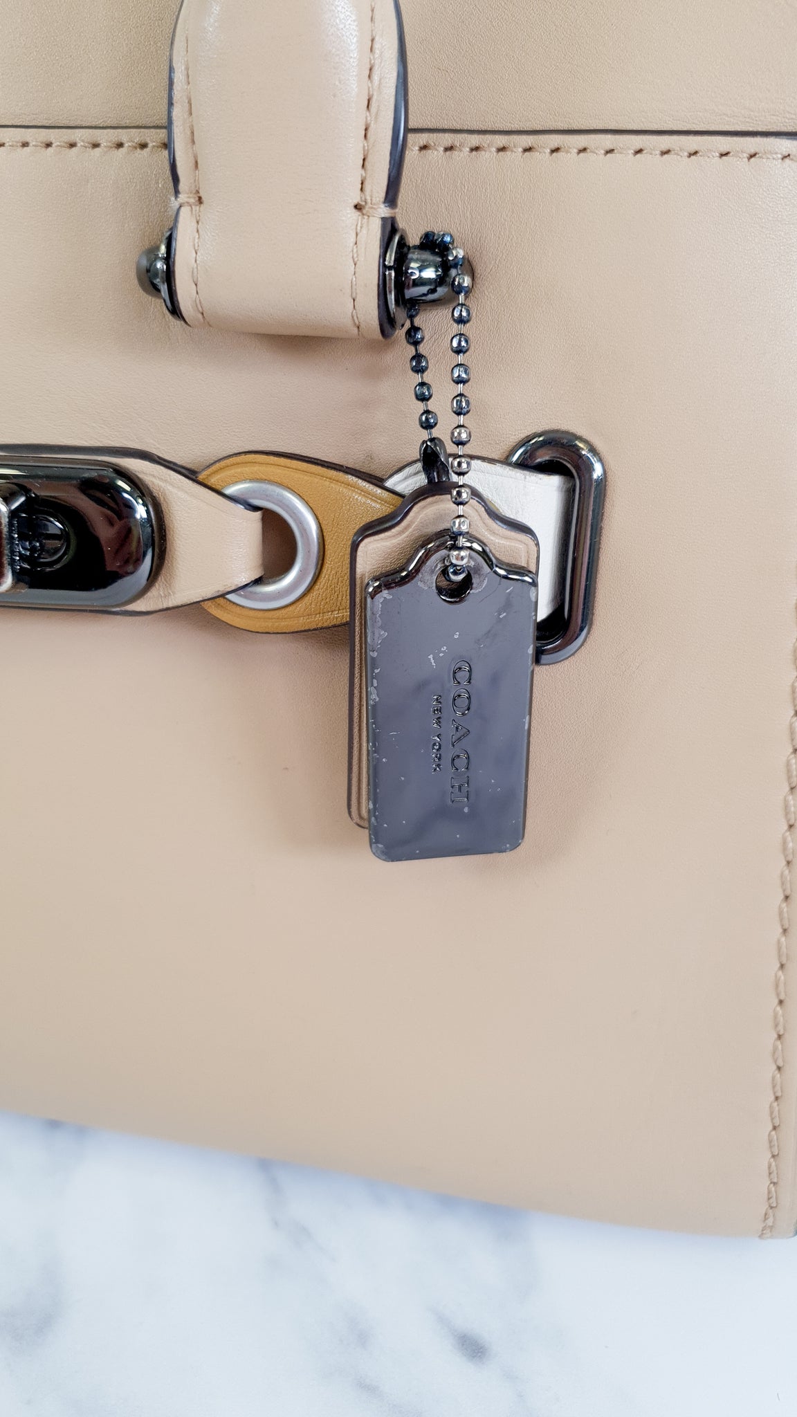 Coach Swagger 27 in Beechwood Glovetanned Leather with Link Detail