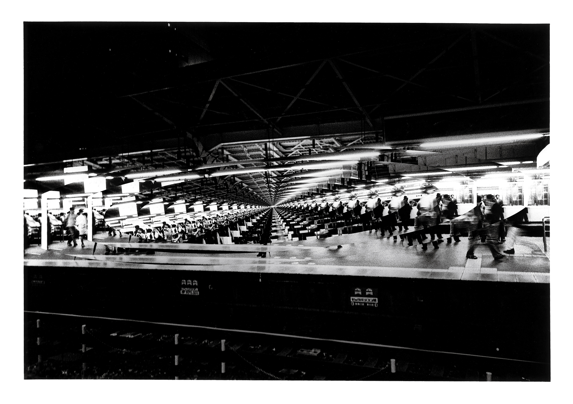 YOSHIROTTENが再解釈した森山大道の「新宿」が大判ポスターシリーズ