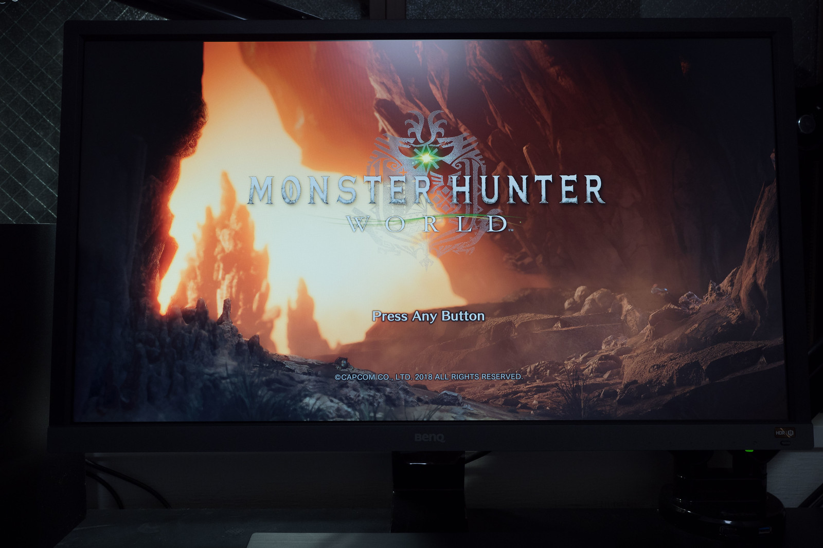 BenQの4Kゲーミングモニター「EL2870U」はHDR対応で目に優しい