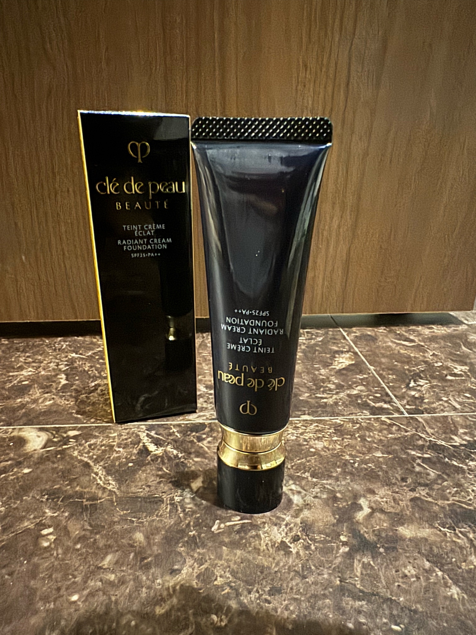 クレ・ド・ポー ボーテ / タンクレームエクラn OC30の公式商品情報