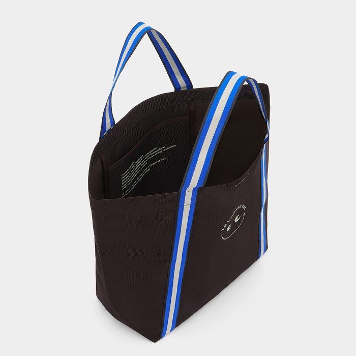 アニヤ・ハインドマーチ》からついにブランドオリジナルの「Universal