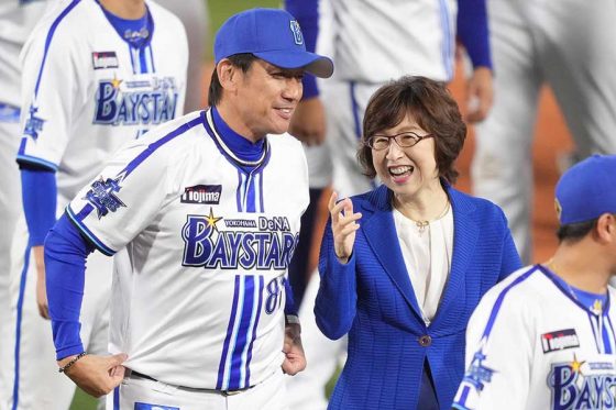 DeNAオーナーが愛されるワケ ビールかけも参加、PS全観戦…着続けた