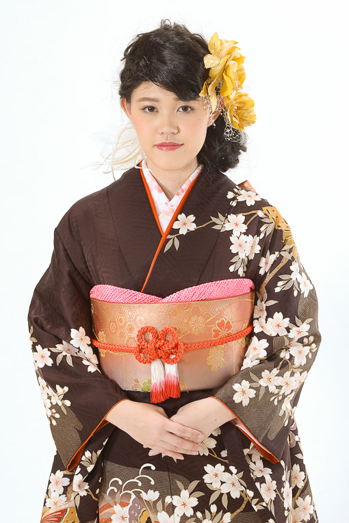 肩黒桜五色蝶裾金茶 - 振袖コレクション｜はたちの集い（成人式）振袖