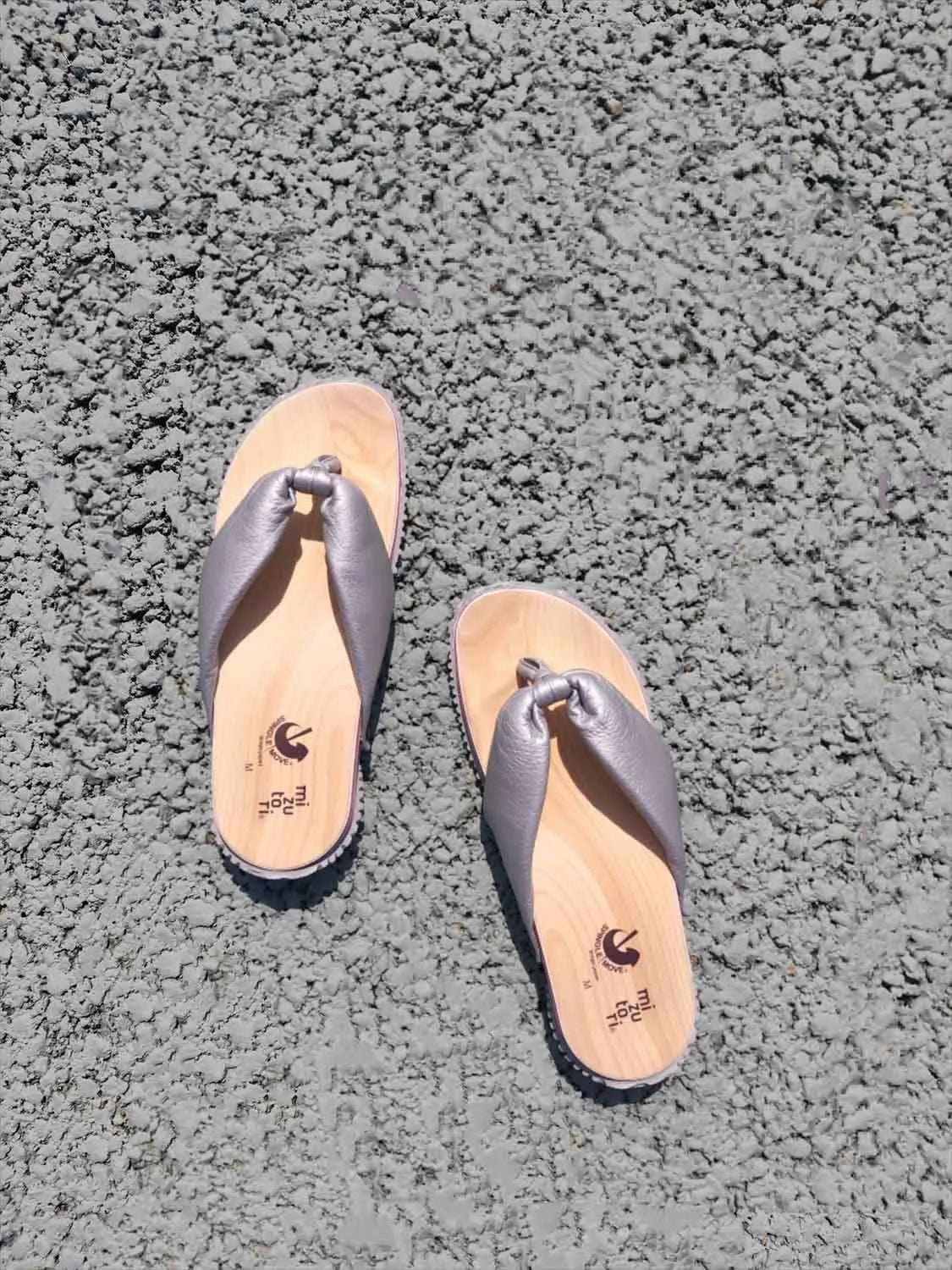 巻き上げソール下駄 本革 シルバー / NTSP-02 – mizutori / 株式会社