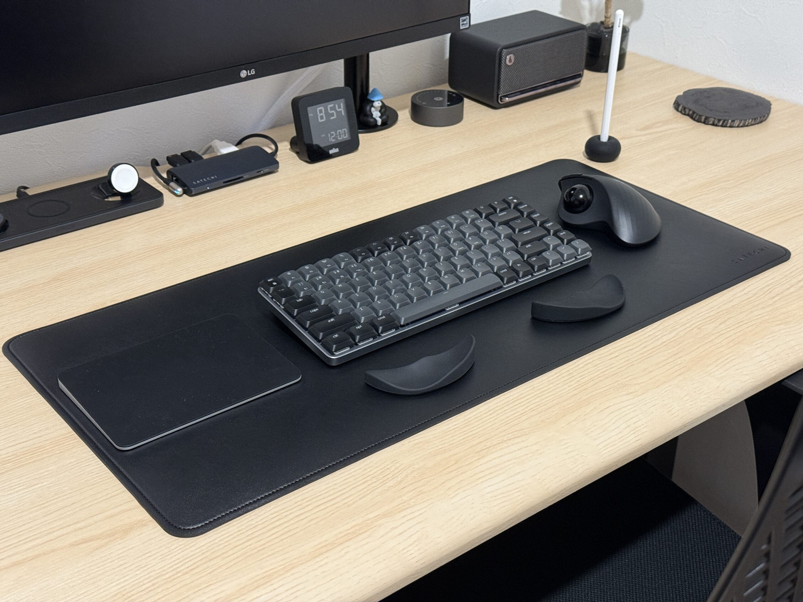 SATECHIのヴィーガンレザーデスクマットが格好良すぎ。オシャレな