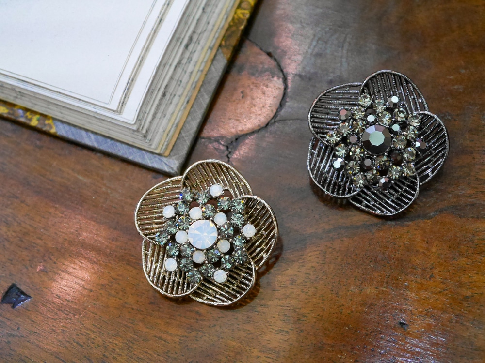 ブローチ 花(ギフトボックス別売) | 北一硝子 まごころお届け便