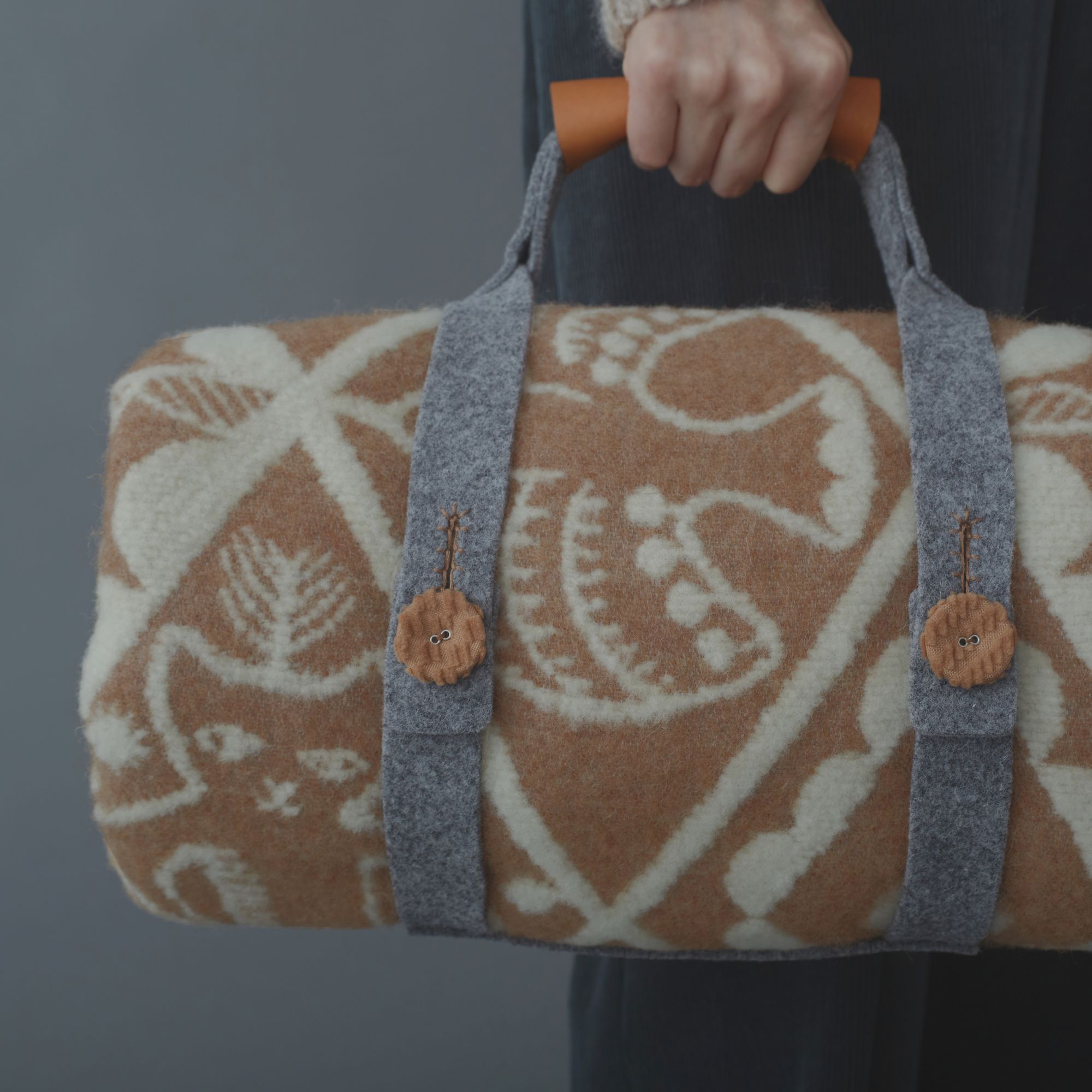 Blanket Holder - minä perhonen