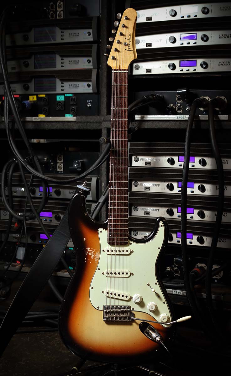 NEEの夕日が2024年の日比谷野音公演で使用した、2本の最新ギター