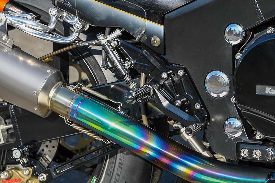 ぶうすけページ かめ Kawasaki Ninja ZX-11 | An Ode To The Former