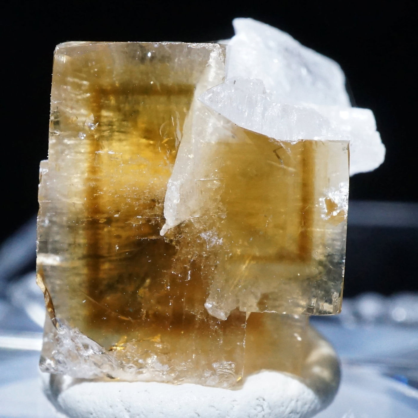 アメリカ・オハイオ州産 フローライト – 天然石ハッピーギフト