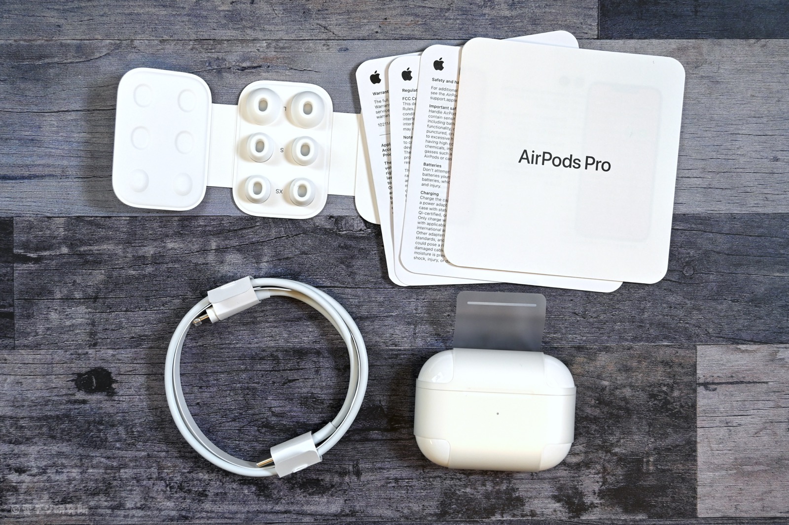 AirPods Pro (第2世代) 本体 + 充電ケーブル AirPods Pro 2 本体 USB