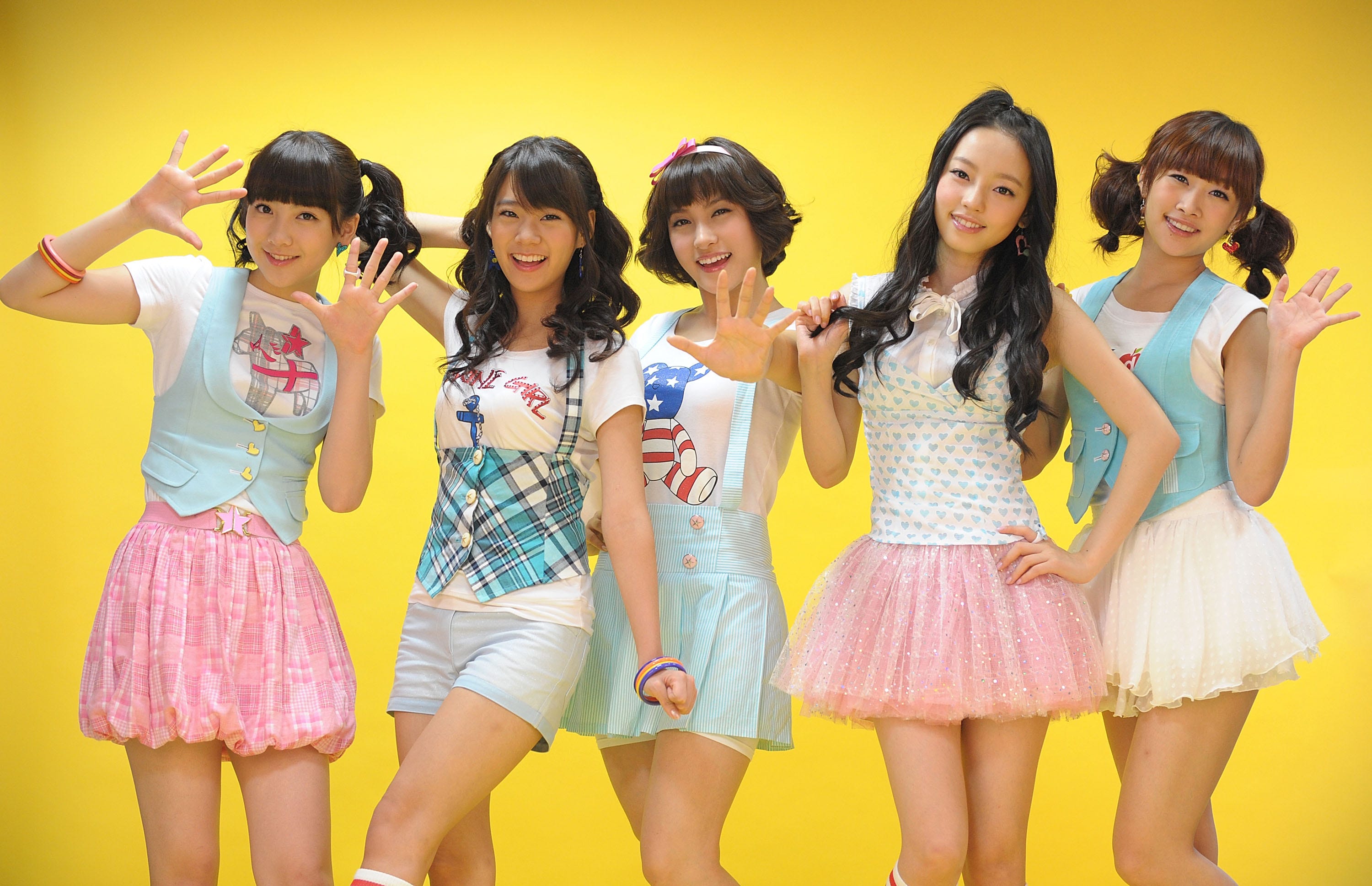 7年ぶりのカムバック！ 伝説のK-POPアイドルKARA（カラ）の歴代衣装を