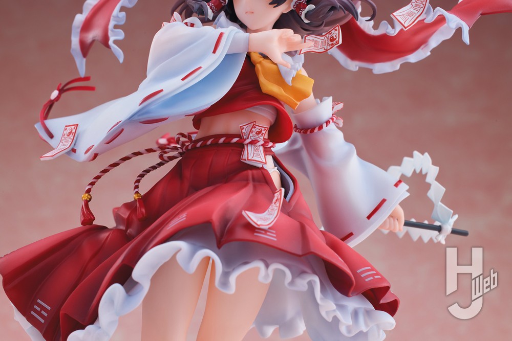 水面に降り立つ幻想郷の巫女・博麗霊夢を1/7スケールで立体化【東方