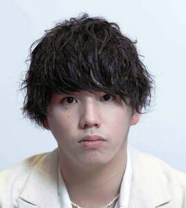 小倉唯、「ウマ娘」マンハッタンカフェのコスプレショット披露「尊い