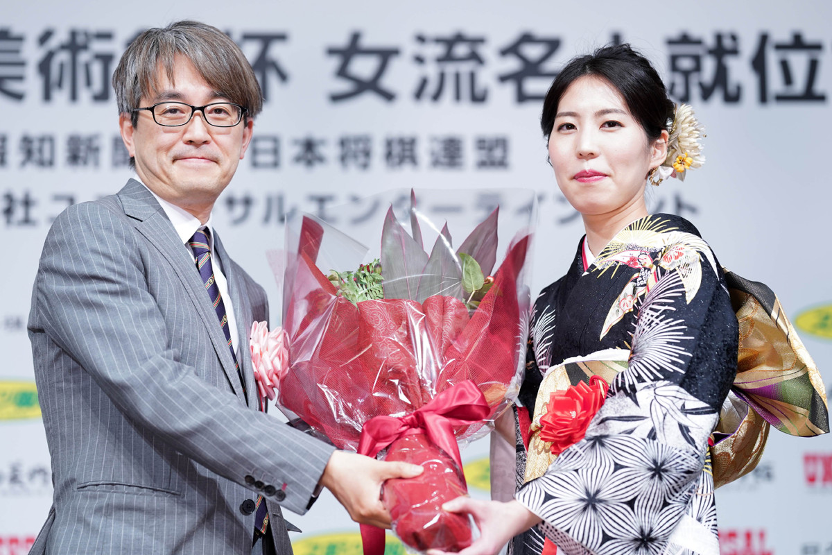 里見香奈女流名人、西山朋佳女流三冠の女流棋士転向に「私が地力をつけ
