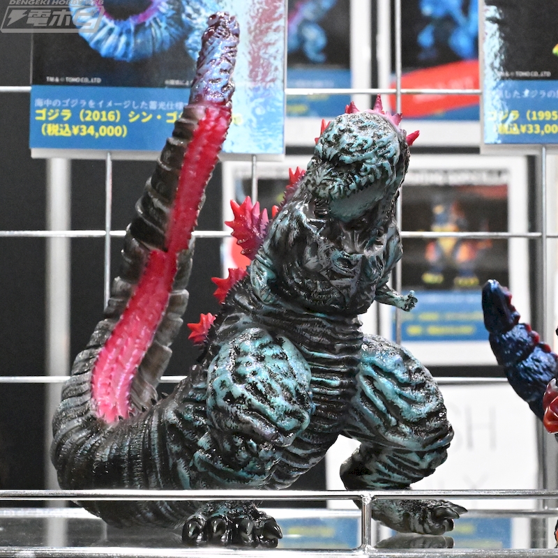 シン・ゴジラ』『ゴジラ-1.0』などをモチーフにしたゴジラソフビを展示