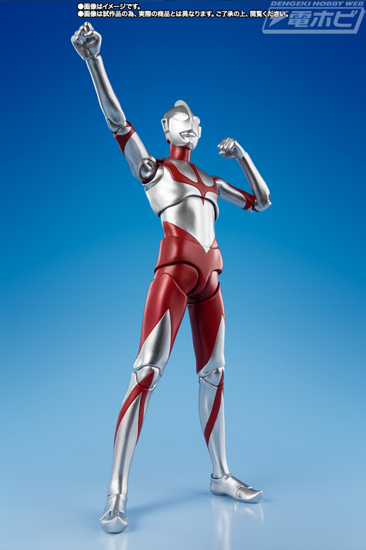 映画『シン・ウルトラマン』より、ウルトラマンが各種エフェクトと