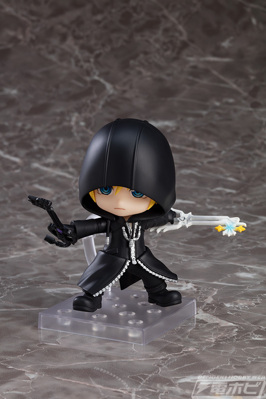 過ぎ去りし思い出」と「約束のお守り」のキーブレードが付属