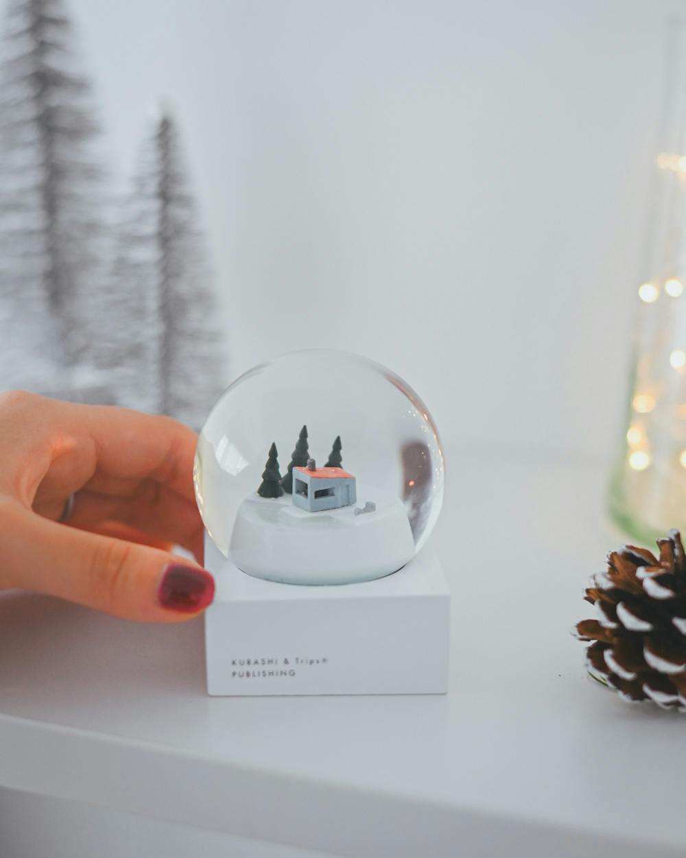 数量限定】スノードーム2025「湖畔の小屋で」 - 北欧、暮らしの道具店