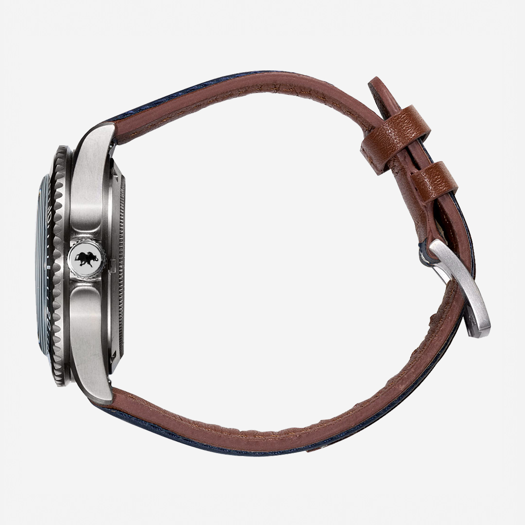 公式】ハンティング・ワールド｜腕時計｜バチューソーラーダイバー