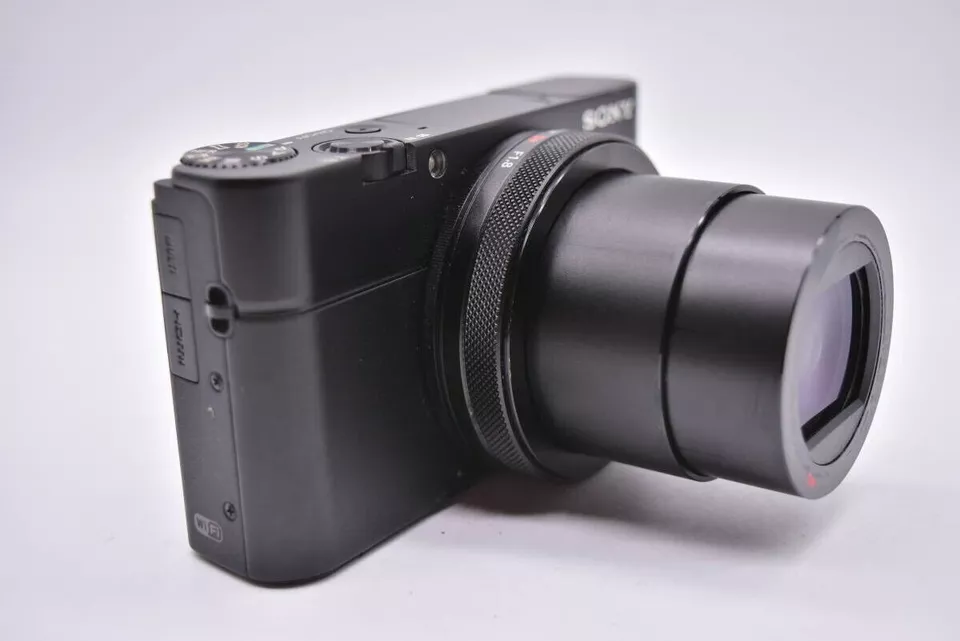 Sony DSC-RX100 IV M4 Cyber-Shot Compact Digital Camera 2.9 x Zoom