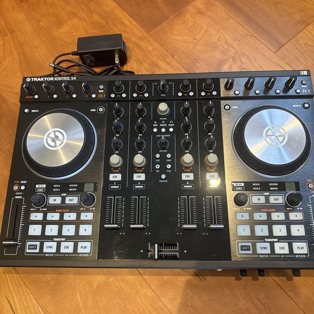 Native Instruments Traktor Kontrol S4 MK2 DJ Controller 4-Channel