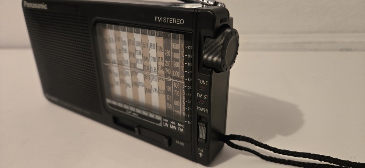 Portable Radio Receiver Panasonic RF-B11 12 Bands TESTED & WORKING