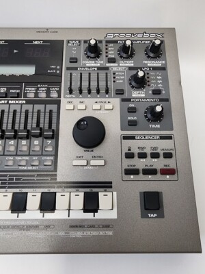 Roland MC-505 Groovebox Rhythm Machine Sequencer Mixer Music