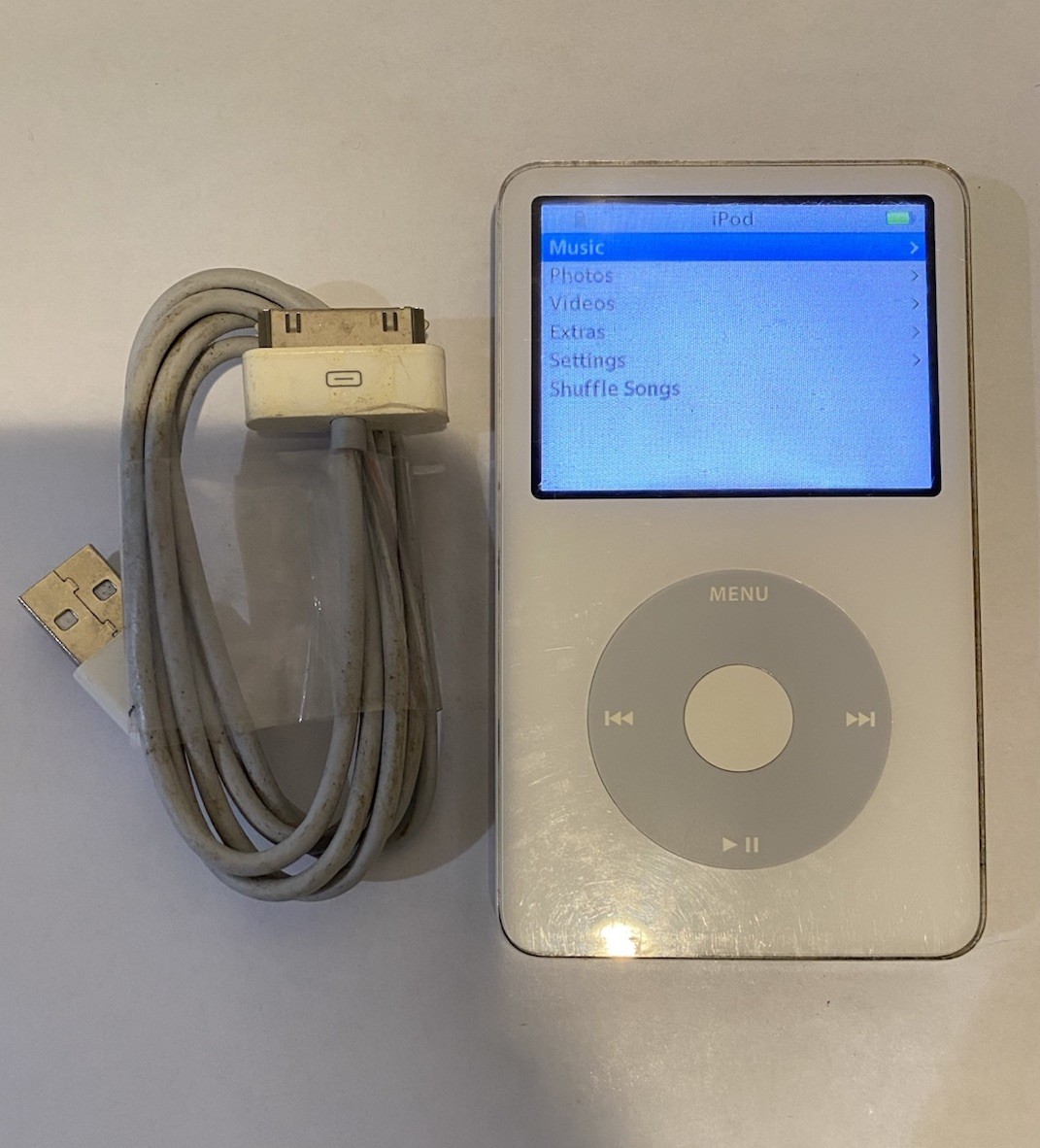 Apple iPod classic 5th Generation White (30 GB) (MA002LL) with New