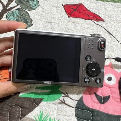 Nikon COOLPIX S9600 Digital Camera 16 MP 22x Optical Zoom Built-in