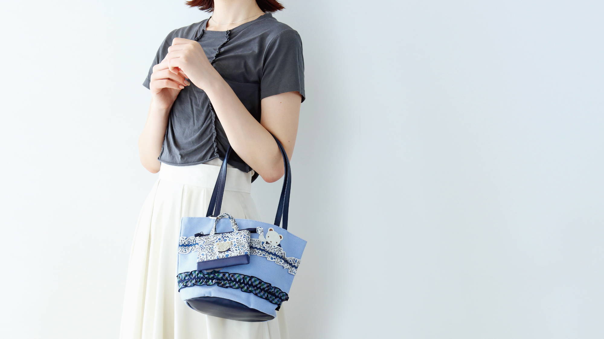 大人気のショルダーストラップやミニバッグチャームが、新たな