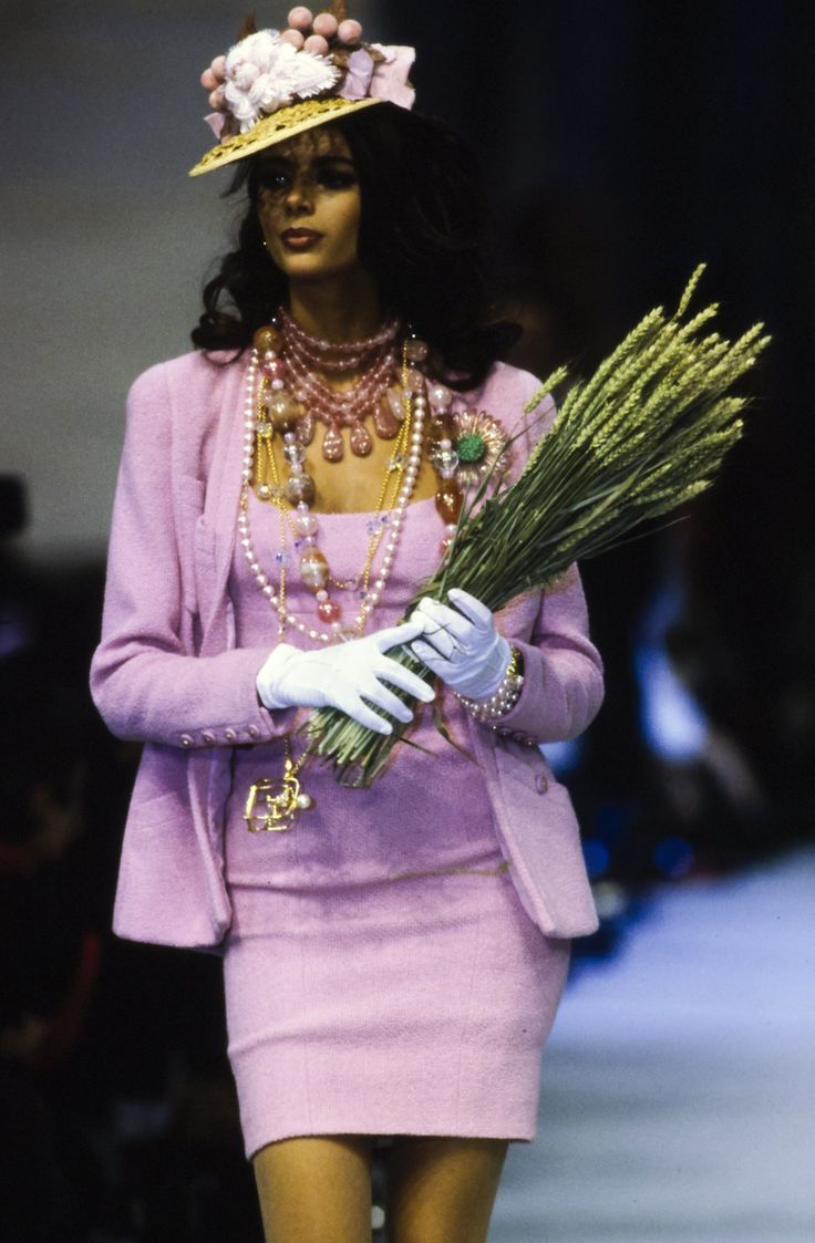 Chanel Spring 1992 Ready-to-Wear Fashion Show Collection: See the