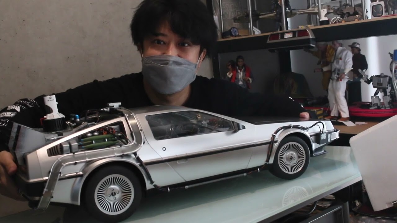 デロリアン1/6届いたぁ！とりあえず開封しただけ。 - YouTube